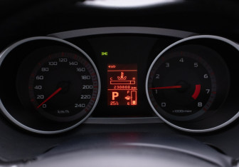 Подержанный автомобиль Mitsubishi Outlander 2008 года (12 фото)