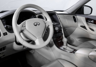 Подержанный автомобиль Infiniti EX 2008 года (14 фото)