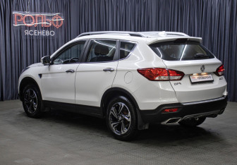 Подержанный автомобиль DongFeng AX7 2018 года (7 фото)
