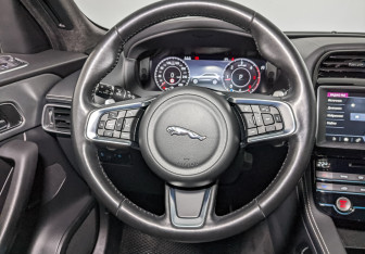 Подержанный автомобиль Jaguar F-Pace 2020 года (22 фото)