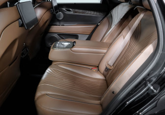 Подержанный автомобиль Genesis G80 2021 года (10 фото)