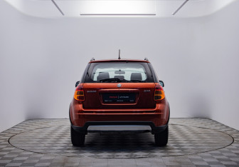 Подержанный автомобиль Suzuki SX4 Hatchback 2010 года (6 фото)