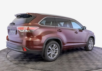 Подержанный автомобиль Toyota Highlander 2014 года (5 фото)
