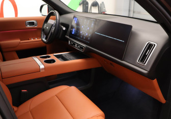 Подержанный автомобиль LiXiang L9 2024 года (20 фото)