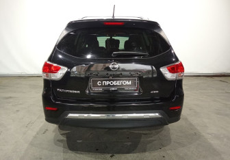 Подержанный автомобиль Nissan Pathfinder 2016 года (5 фото)