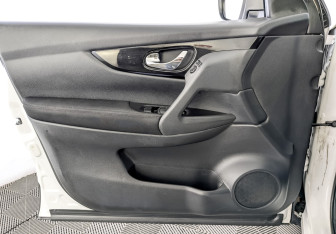 Подержанный автомобиль Nissan Qashqai 2017 года (19 фото)