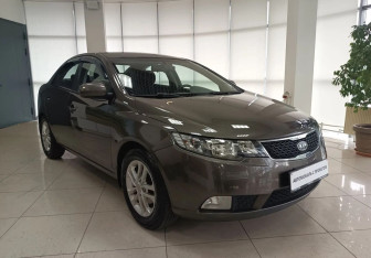 Подержанный автомобиль Kia Cerato Sedan 2011 года (3 фото)