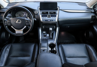 Подержанный автомобиль Lexus NX 2017 года (13 фото)