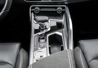 Подержанный автомобиль Geely Tugella 2022 года (15 фото)