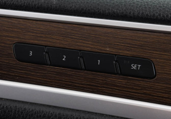 Подержанный автомобиль Volkswagen Touareg 2013 года (11 фото)