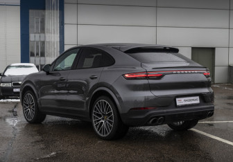 Подержанный автомобиль Porsche Cayenne 2020 года (9 фото)