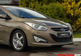Подержанный автомобиль Hyundai i40 Sedan 2012 года (18 фото)