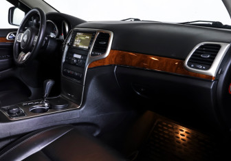 Подержанный автомобиль Jeep Grand Cherokee 2012 года (10 фото)