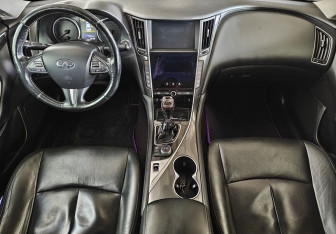 Подержанный автомобиль Infiniti Q50 2015 года (9 фото)