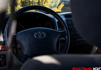 Подержанный автомобиль Toyota Land Cruiser Prado 2007 года (11 фото)