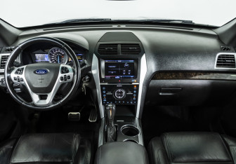 Подержанный автомобиль Ford Explorer 2012 года (12 фото)