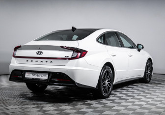 Подержанный автомобиль Hyundai Sonata 2021 года (5 фото)