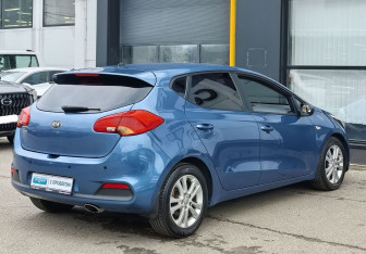 Подержанный автомобиль Kia Ceed Hatchback 2012 года (5 фото)