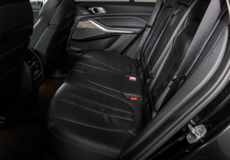 Подержанный автомобиль BMW X5 2018 года (10 фото)