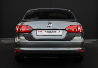 Подержанный автомобиль Volkswagen Jetta Sedan 2012 года (6 фото)