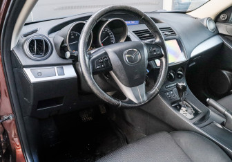 Подержанный автомобиль Mazda 3 Sedan 2013 года (12 фото)