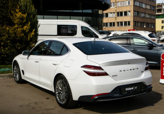 Подержанный автомобиль Genesis G70 2021 года (5 фото)