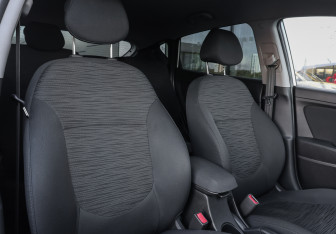 Подержанный автомобиль Hyundai Solaris Hatchback 2015 года (11 фото)