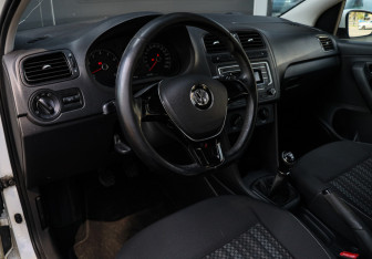 Подержанный автомобиль Volkswagen Polo Sedan 2016 года (12 фото)