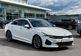 Подержанный автомобиль Kia K5 2021 года (3 фото)