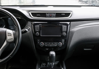 Подержанный автомобиль Nissan X-Trail 2015 года (14 фото)