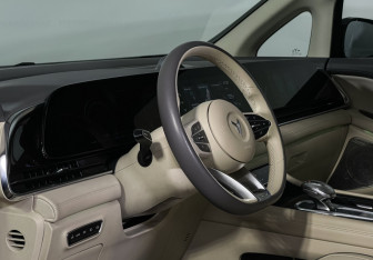 Подержанный автомобиль Voyah Dream 2024 года (13 фото)