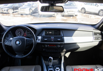 Подержанный автомобиль BMW X5 2009 года (11 фото)
