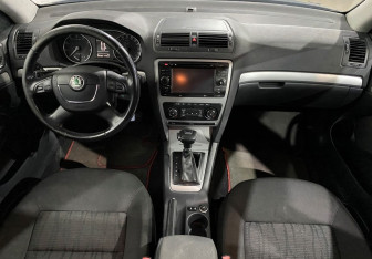 Подержанный автомобиль Skoda Octavia Liftback 2011 года (9 фото)