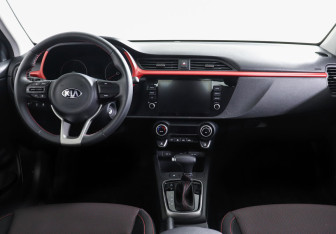 Подержанный автомобиль Kia Rio Hatchback 2020 года (6 фото)