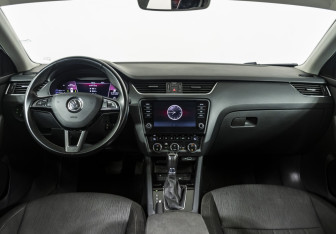Подержанный автомобиль Skoda Octavia Liftback 2018 года (13 фото)