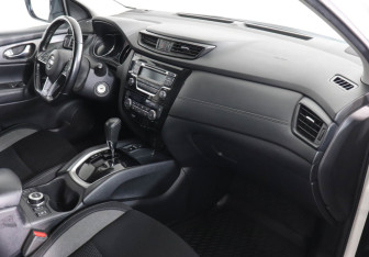 Подержанный автомобиль Nissan Qashqai 2021 года (10 фото)