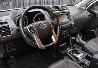 Подержанный автомобиль Toyota Land Cruiser Prado 2014 года (15 фото)