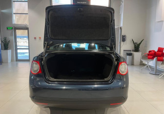 Подержанный автомобиль Volkswagen Jetta Sedan 2007 года (6 фото)