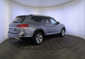 Подержанный автомобиль Volkswagen Teramont 2019 года (5 фото)