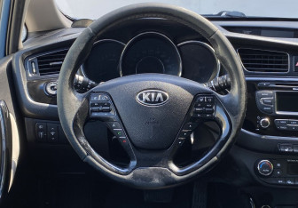 Подержанный автомобиль Kia Ceed Hatchback 2014 года (12 фото)