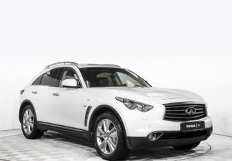 Подержанный автомобиль Infiniti QX70 2016 года (3 фото)