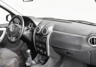 Подержанный автомобиль LADA (ВАЗ) Largus Wagon 2012 года (10 фото)