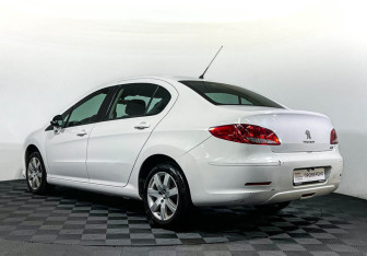 Подержанный автомобиль Peugeot 408 2013 года (7 фото)