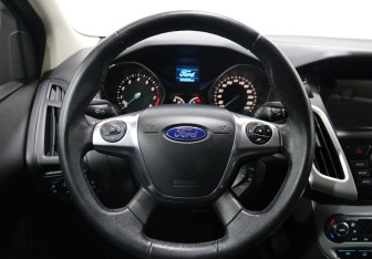 Подержанный автомобиль Ford Focus Hatchback 2013 года (14 фото)
