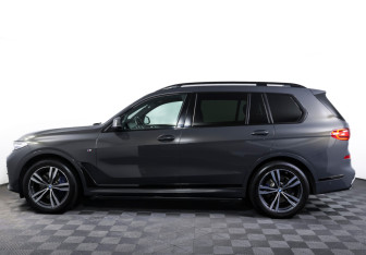 Подержанный автомобиль BMW X7 2021 года (8 фото)