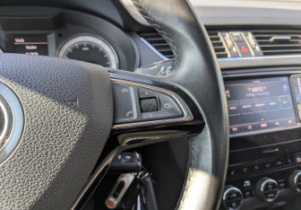 Подержанный автомобиль Skoda Octavia Liftback 2017 года (28 фото)