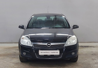 Подержанный автомобиль Opel Astra Hatchback 2008 года (2 фото)