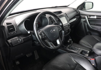Подержанный автомобиль Kia Sorento 2014 года (9 фото)