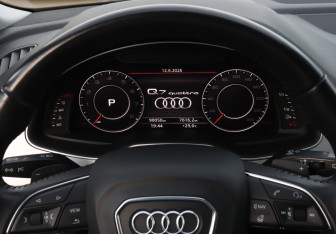 Подержанный автомобиль Audi Q7 2015 года (11 фото)