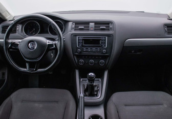 Подержанный автомобиль Volkswagen Jetta Sedan 2015 года (13 фото)